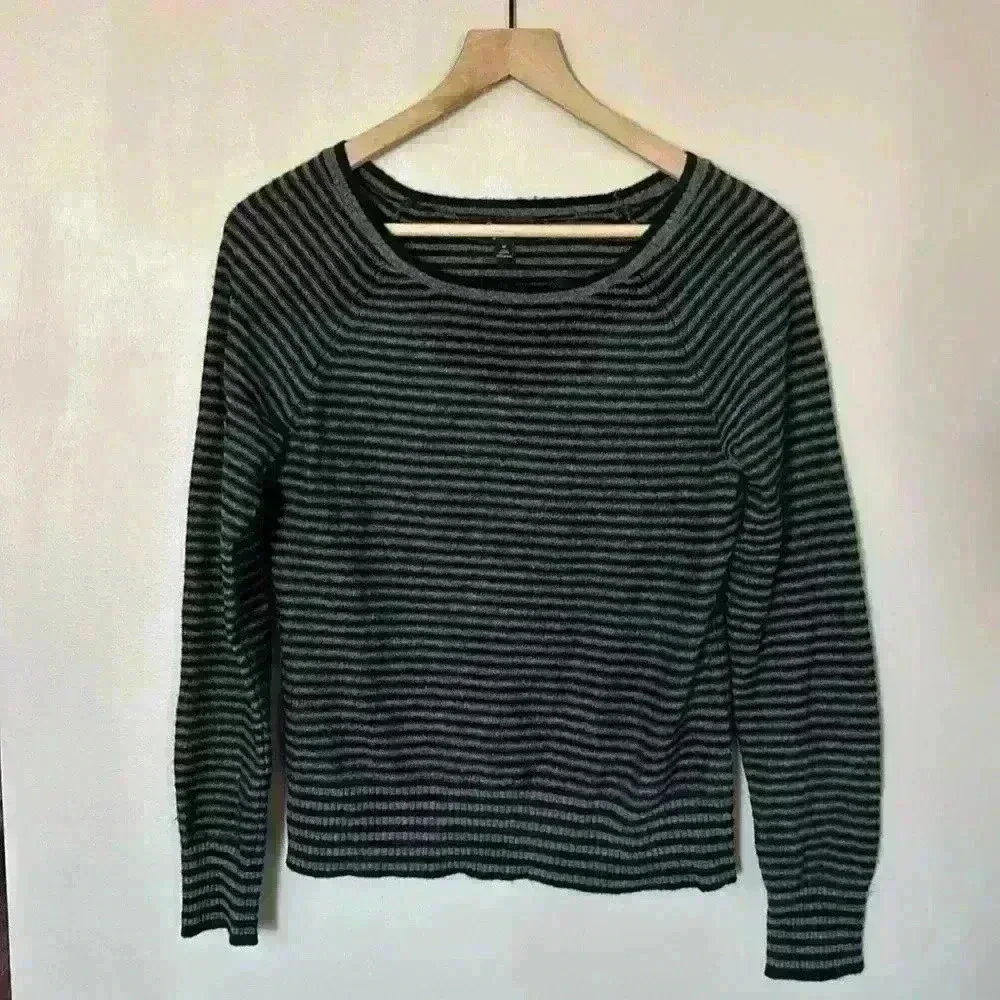 Aqua cashmere sweater - Picture 1 of 9